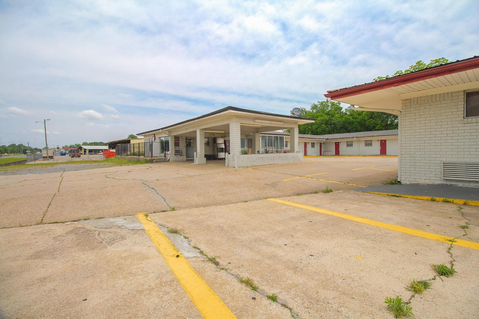 Oyo Hotel Mcalester Ok S Main St Dış mekan fotoğraf